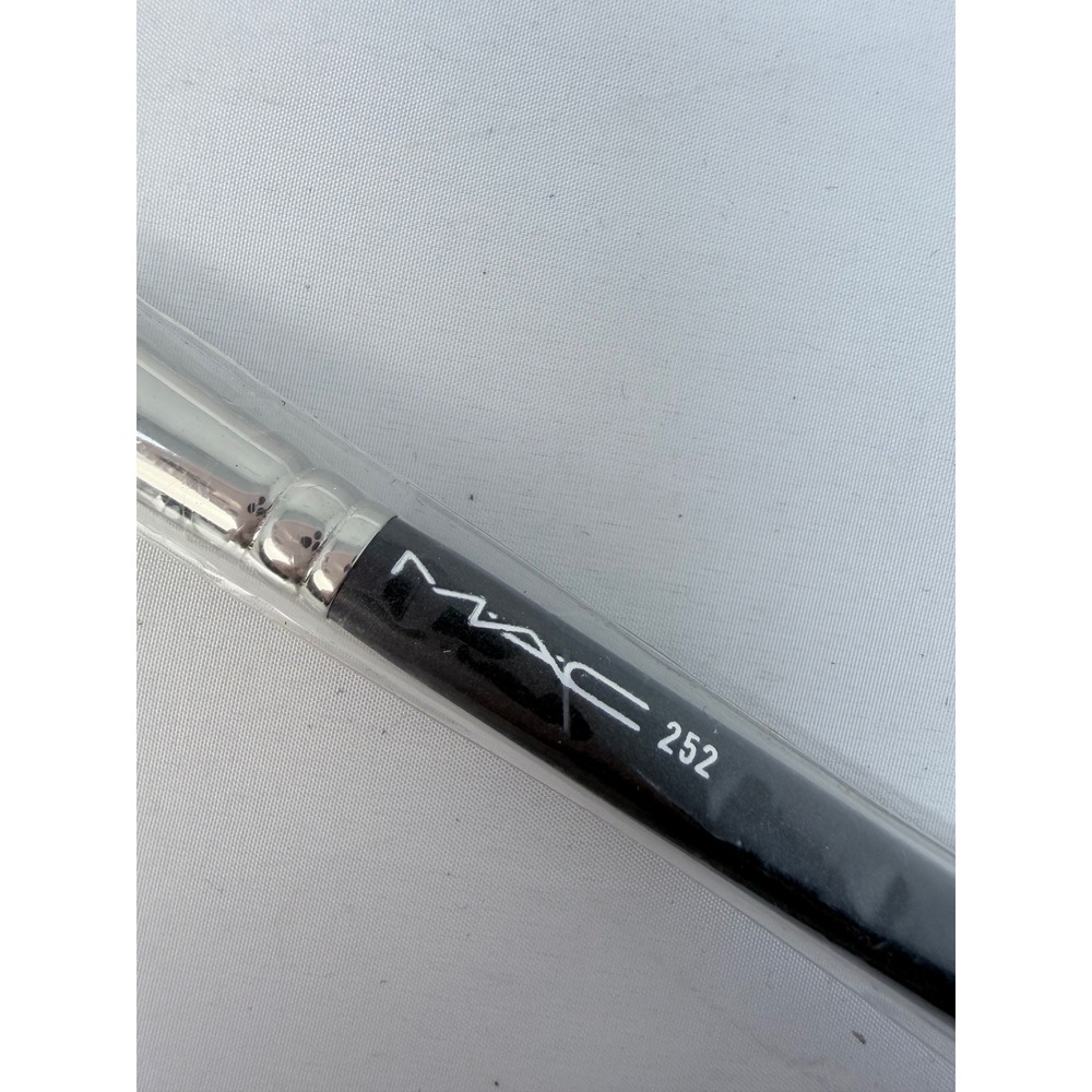 MAC 252 Large Shader Brush Eye Shadow Makeup Tool Black Silver New